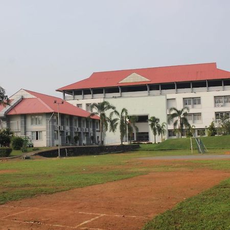 ホテルAngamaly Convention Centre Kochi エクステリア 写真