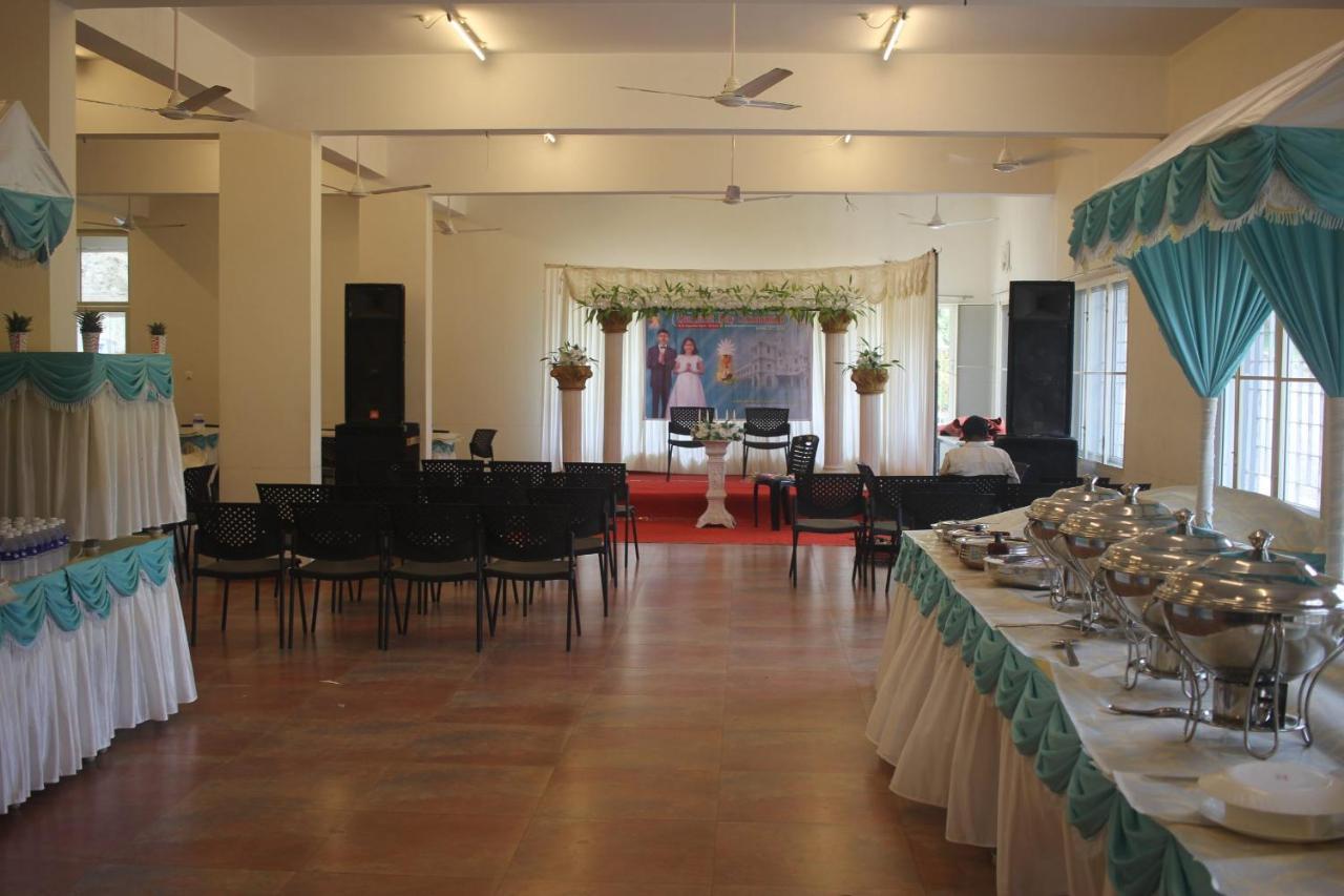 ホテルAngamaly Convention Centre Kochi エクステリア 写真