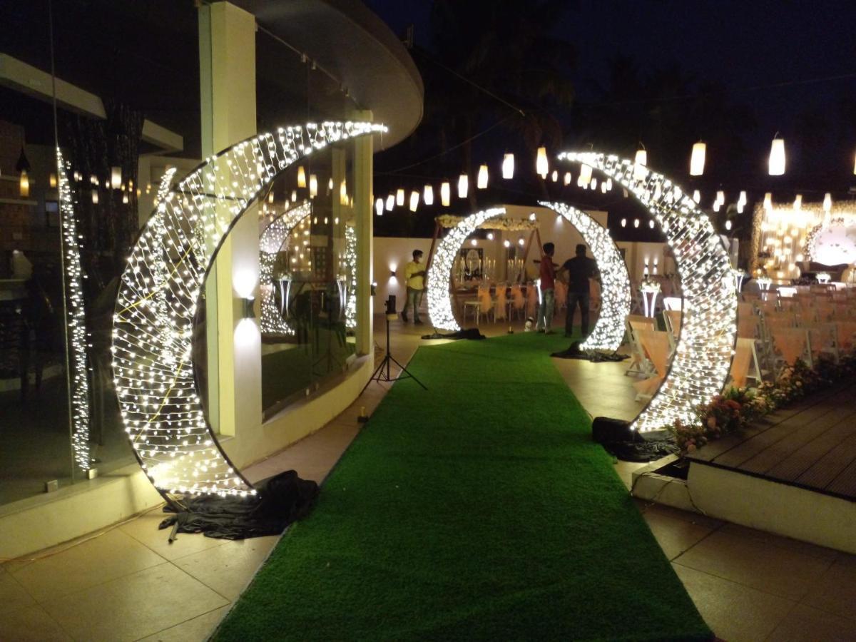 ホテルAngamaly Convention Centre Kochi エクステリア 写真