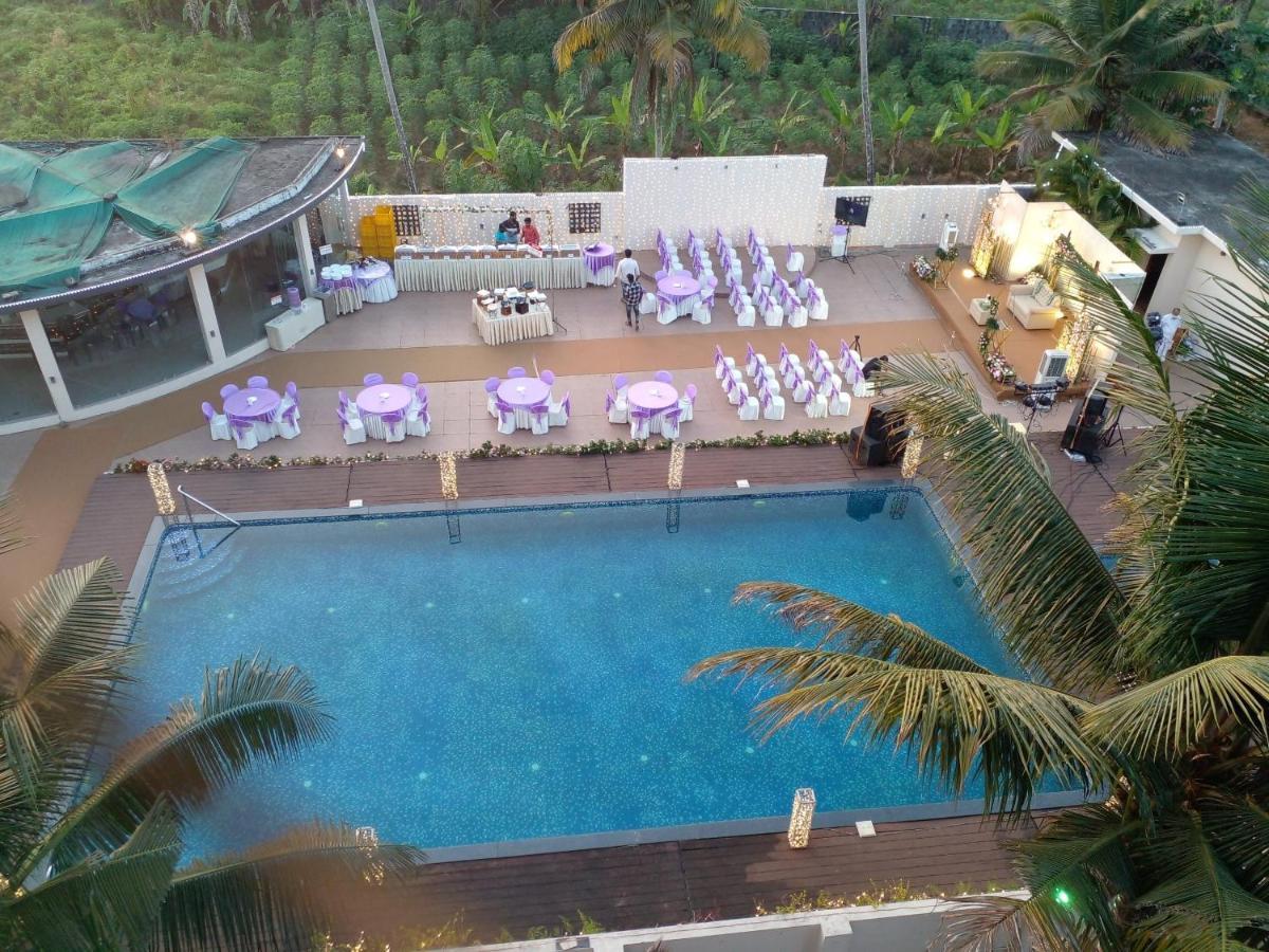 ホテルAngamaly Convention Centre Kochi エクステリア 写真