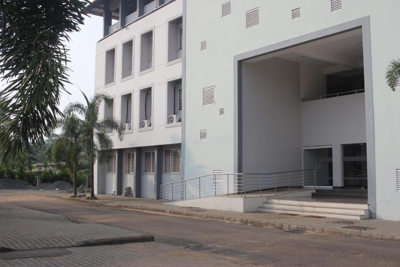 ホテルAngamaly Convention Centre Kochi エクステリア 写真