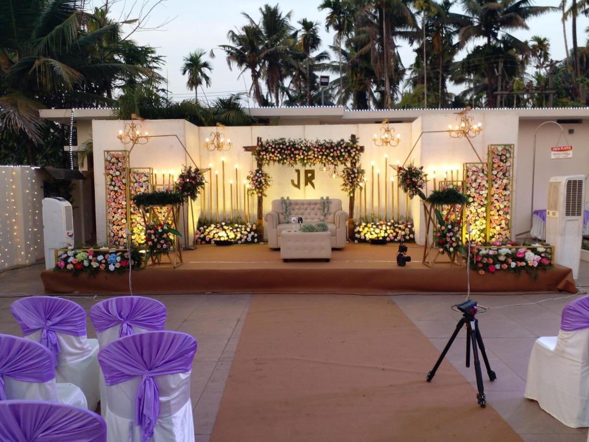ホテルAngamaly Convention Centre Kochi エクステリア 写真