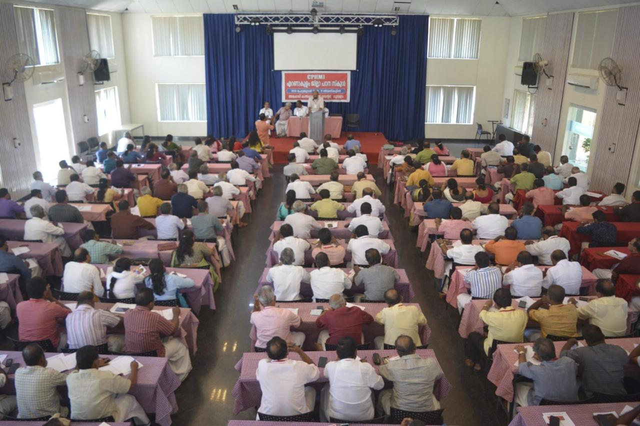 ホテルAngamaly Convention Centre Kochi エクステリア 写真