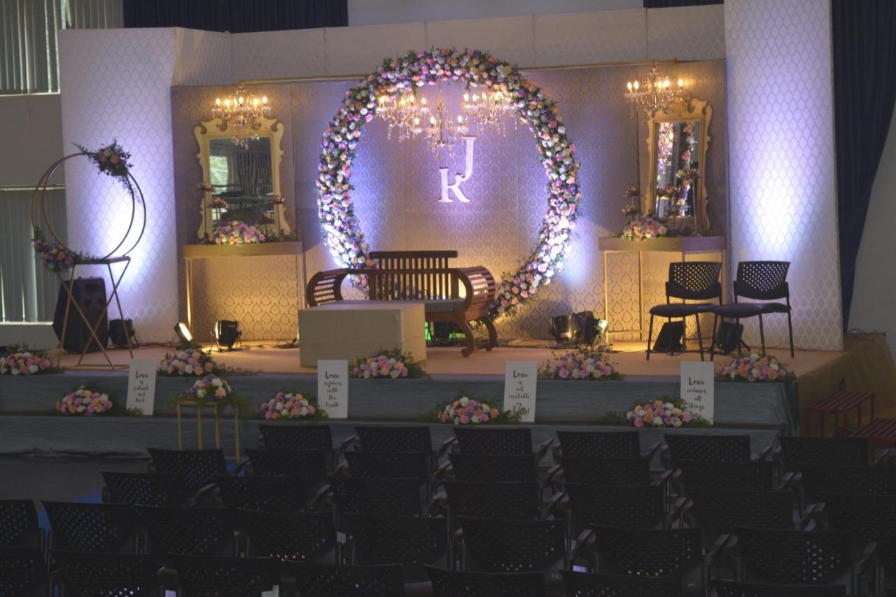 ホテルAngamaly Convention Centre Kochi エクステリア 写真