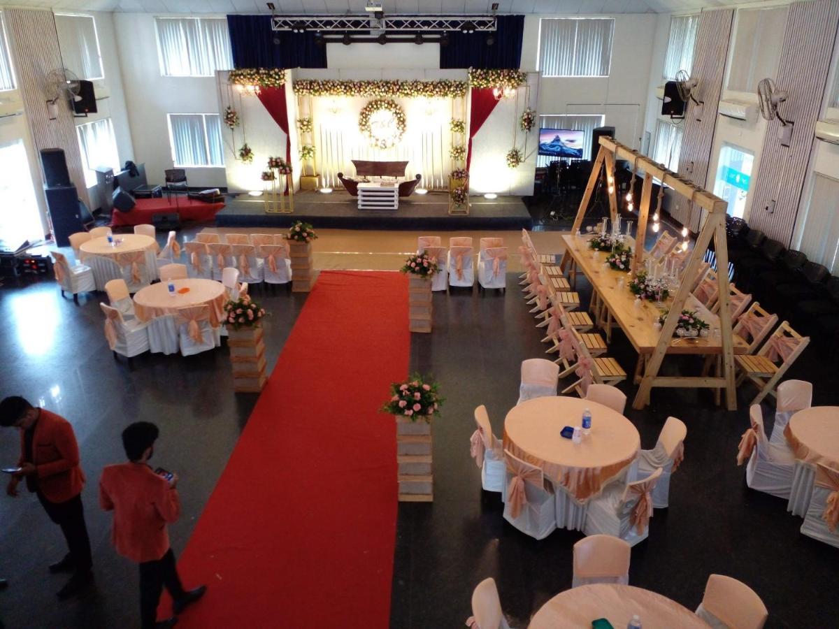 ホテルAngamaly Convention Centre Kochi エクステリア 写真